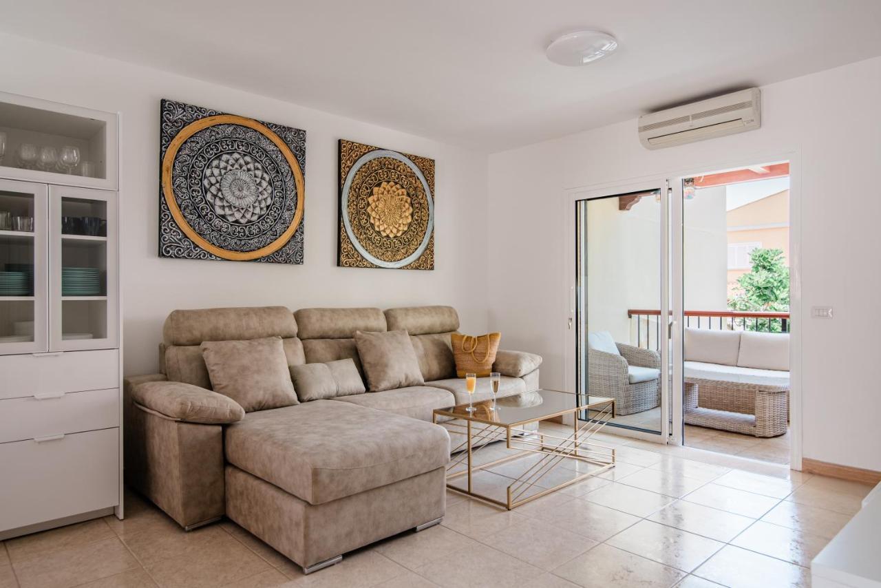 Comfortable 4-Bedroom Villa With Private Gardens Адехе Екстериор снимка