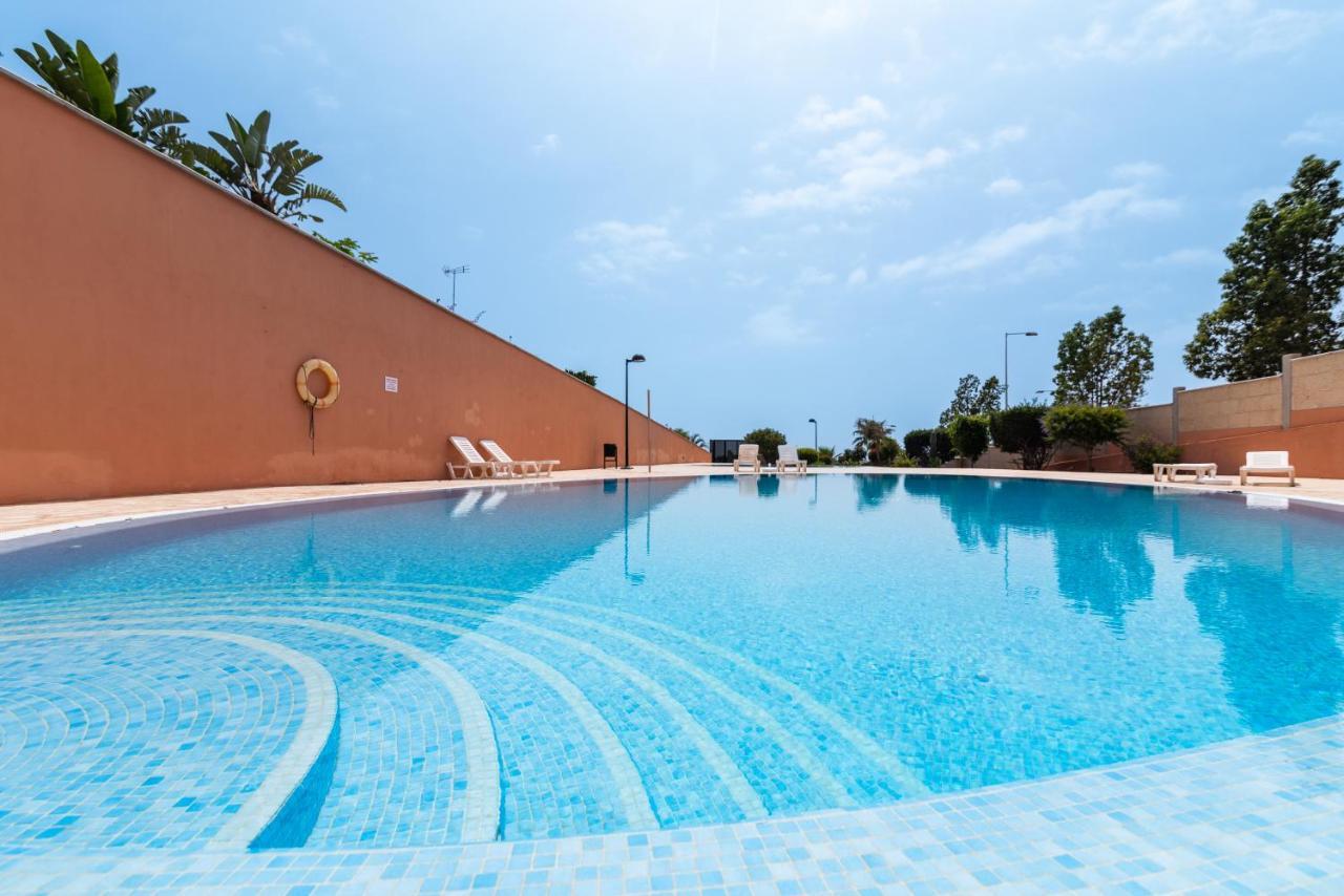 Comfortable 4-Bedroom Villa With Private Gardens Адехе Екстериор снимка