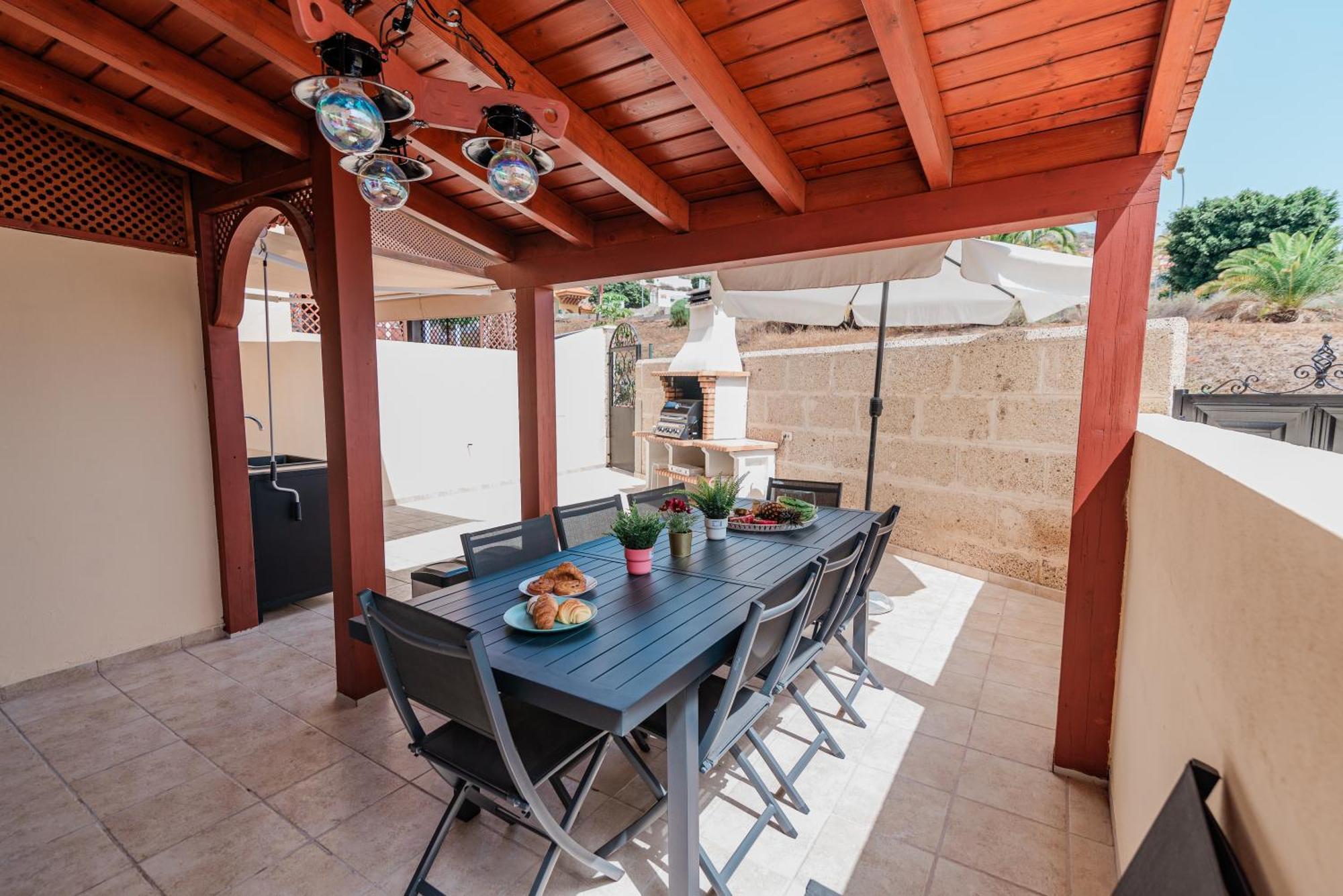Comfortable 4-Bedroom Villa With Private Gardens Адехе Екстериор снимка