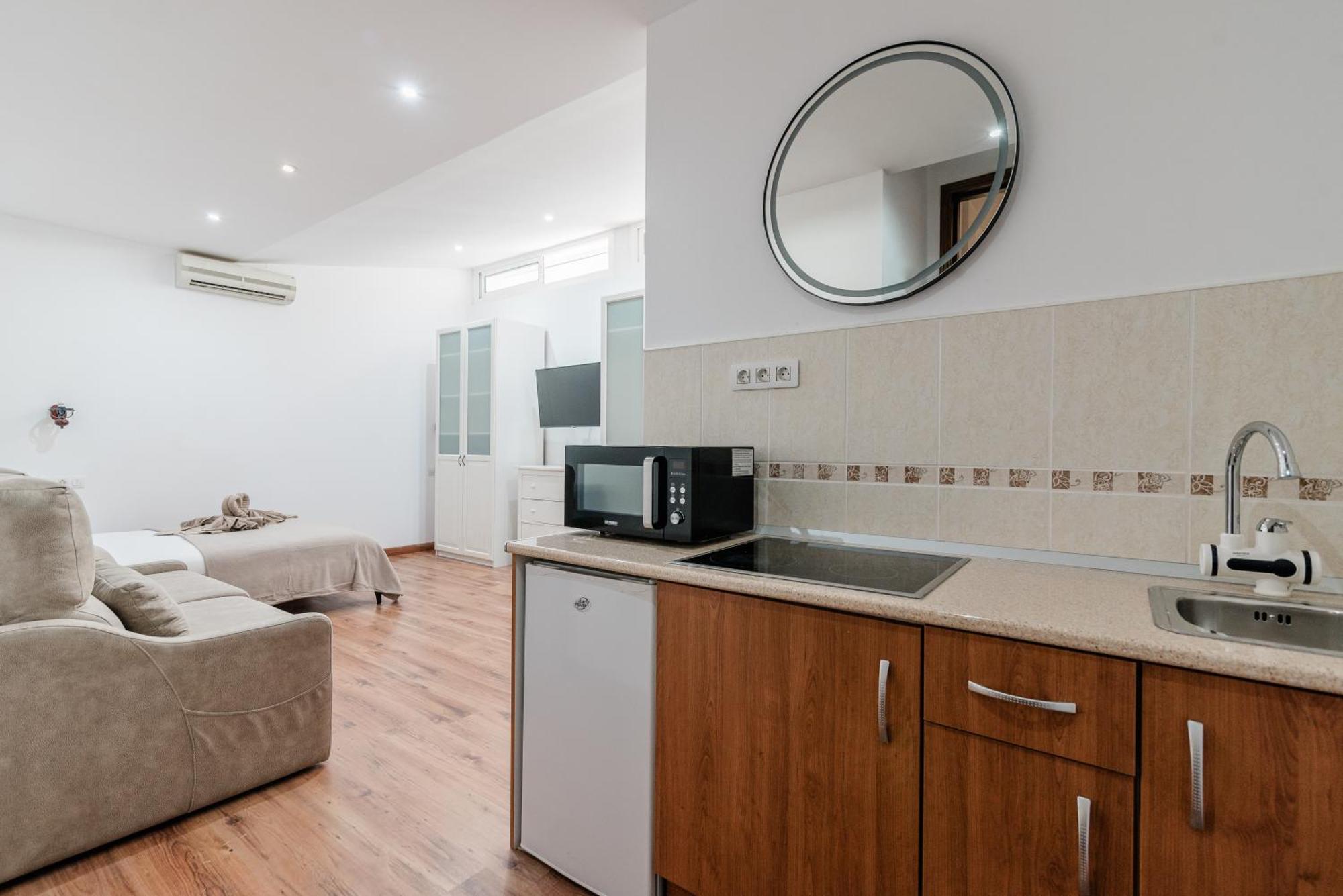 Comfortable 4-Bedroom Villa With Private Gardens Адехе Екстериор снимка