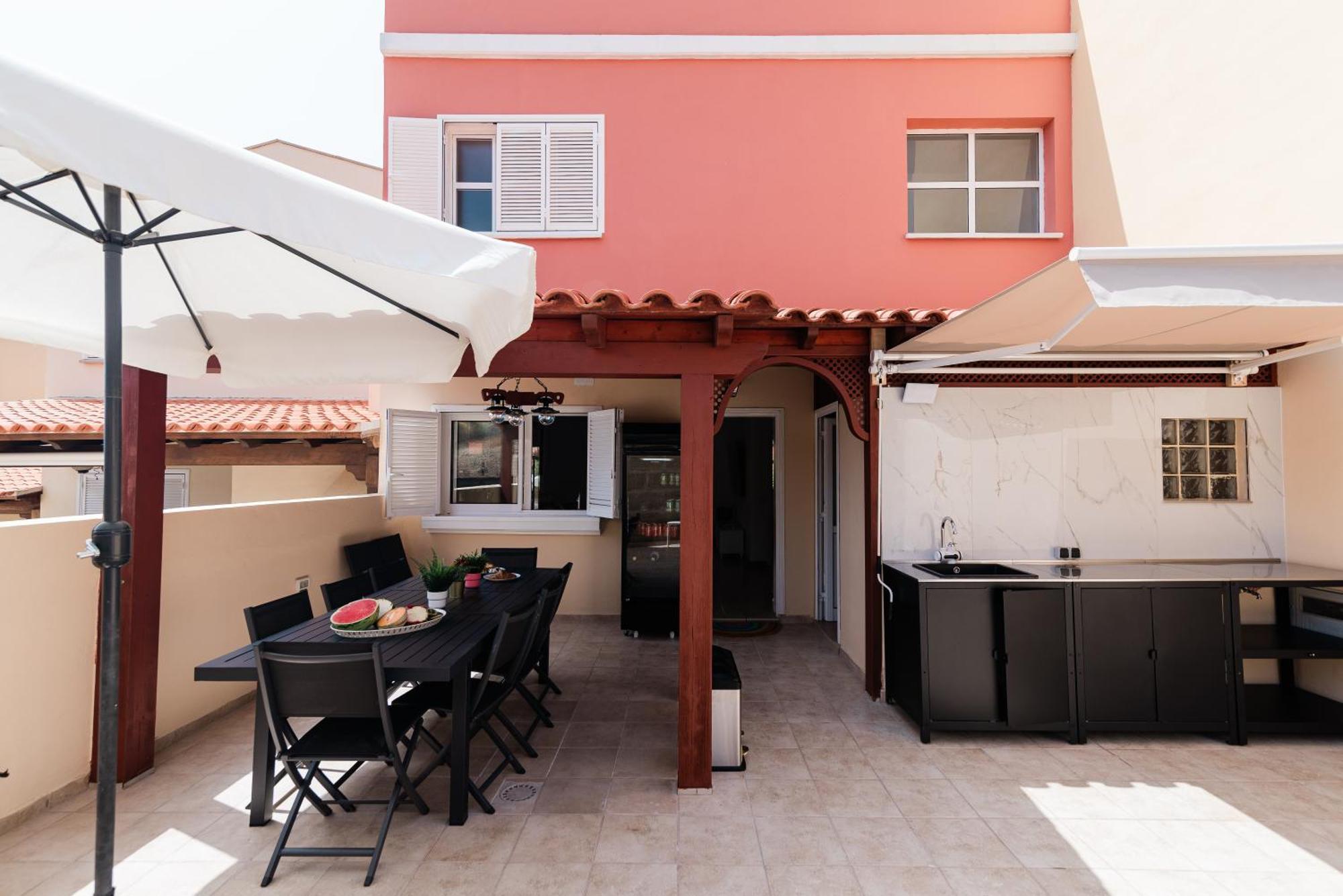Comfortable 4-Bedroom Villa With Private Gardens Адехе Екстериор снимка
